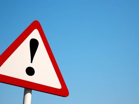 Zabbixなど監視サービスからのアラートは、メールかAPIで読み込んで自動処理するのが楽。運用エンジニアは、Excelに転記なんてしてる余裕はないはず！